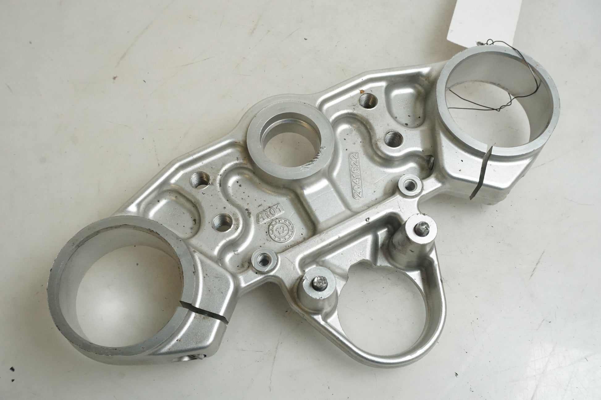 Höger sida på Gaffelkrona från en Triumph Tiger -2012 motorcykel.