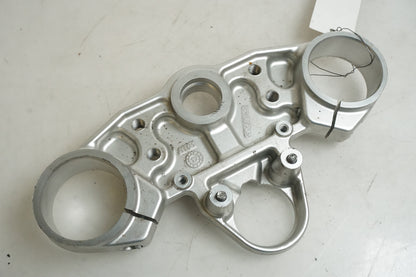 Höger sida på Gaffelkrona från en Triumph Tiger -2012 motorcykel.