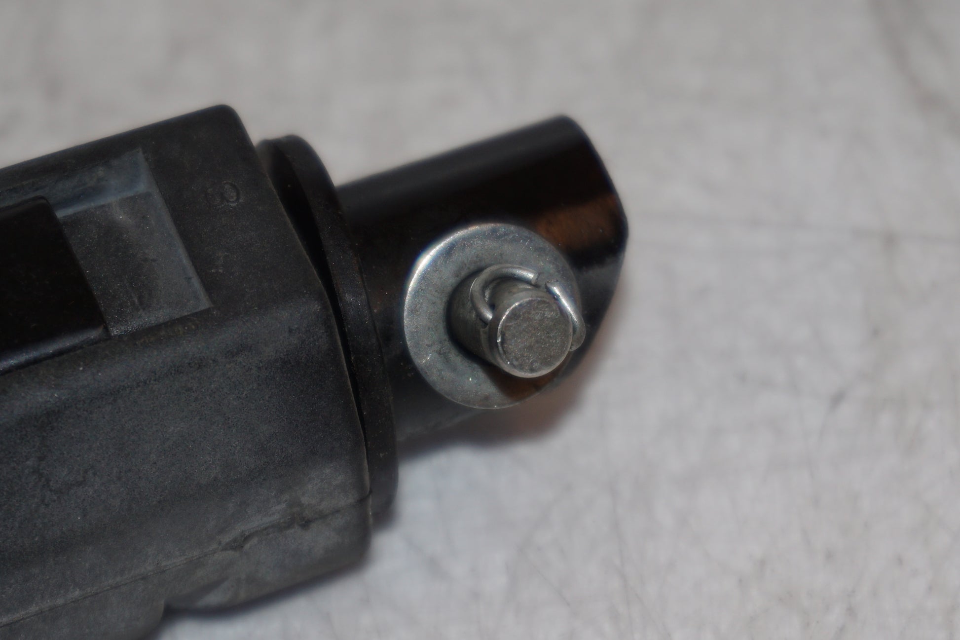 Snett nerifrån på Fotpinne från en Honda CB 500 F -2013 motorcykel.