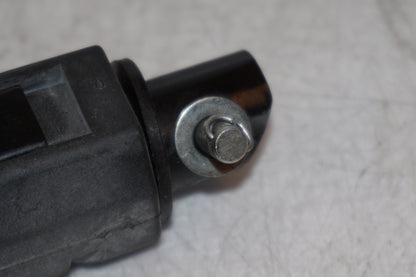 Snett nerifrån på Fotpinne från en Honda CB 500 F -2013 motorcykel.