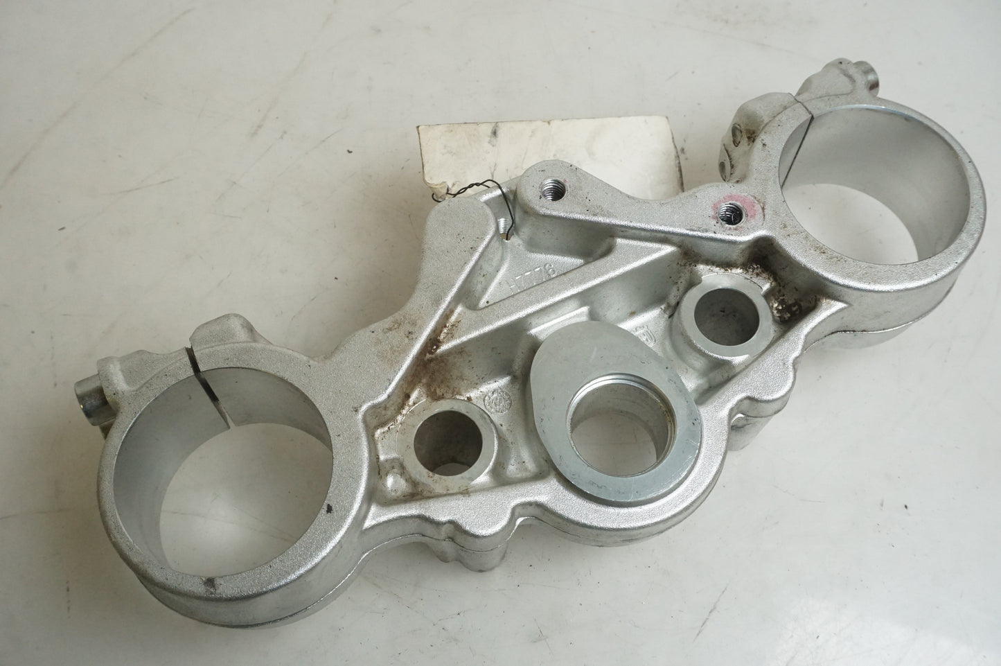 Höger sida på Gaffelkrona från en Husqvarna TR 650 Strada -2012 motorcykel.