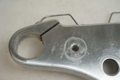 Baksidan på Gaffelkrona från en Triumph America -2004 motorcykel.