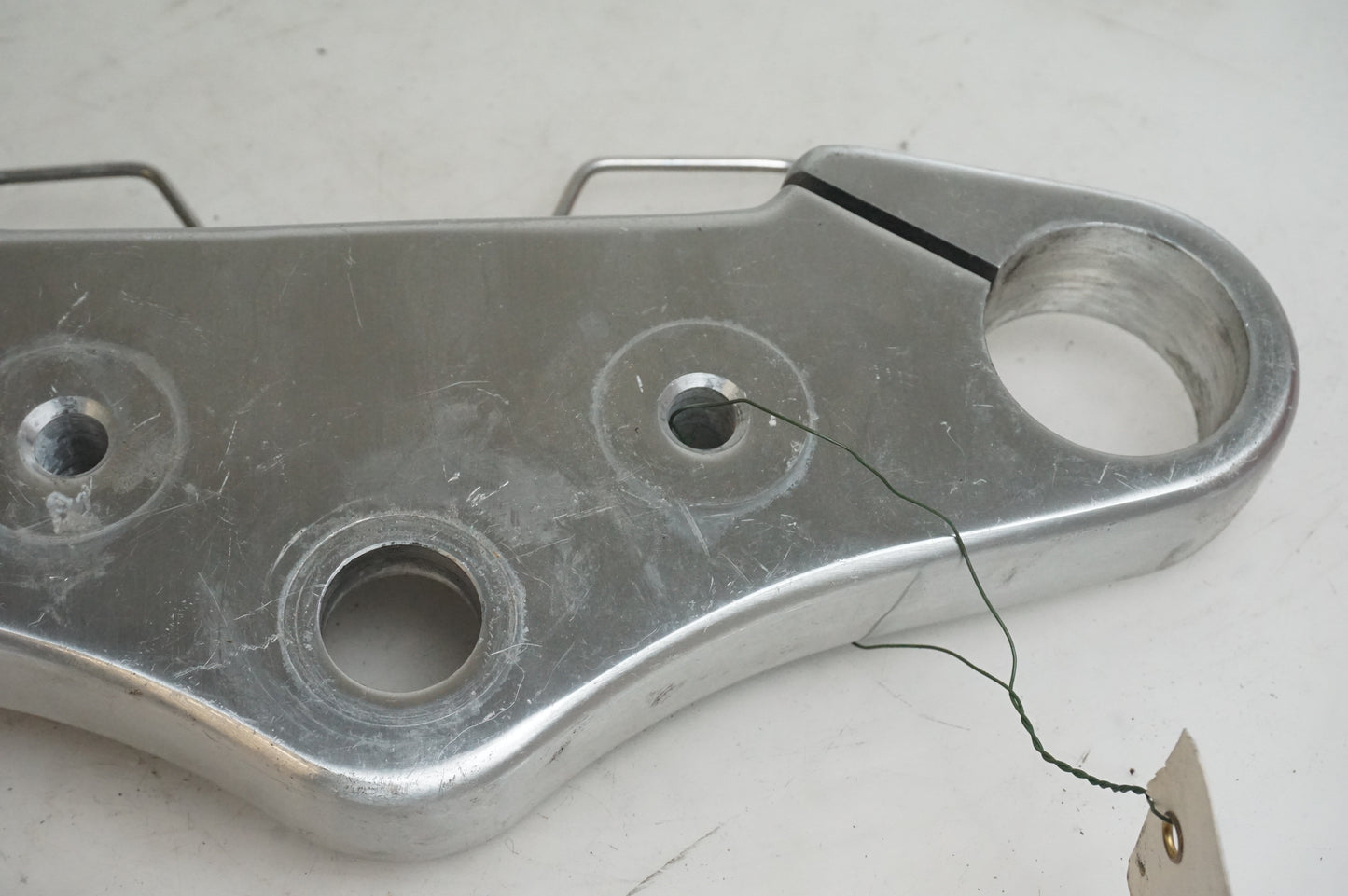 Höger sida på Gaffelkrona från en Triumph America -2004 motorcykel.