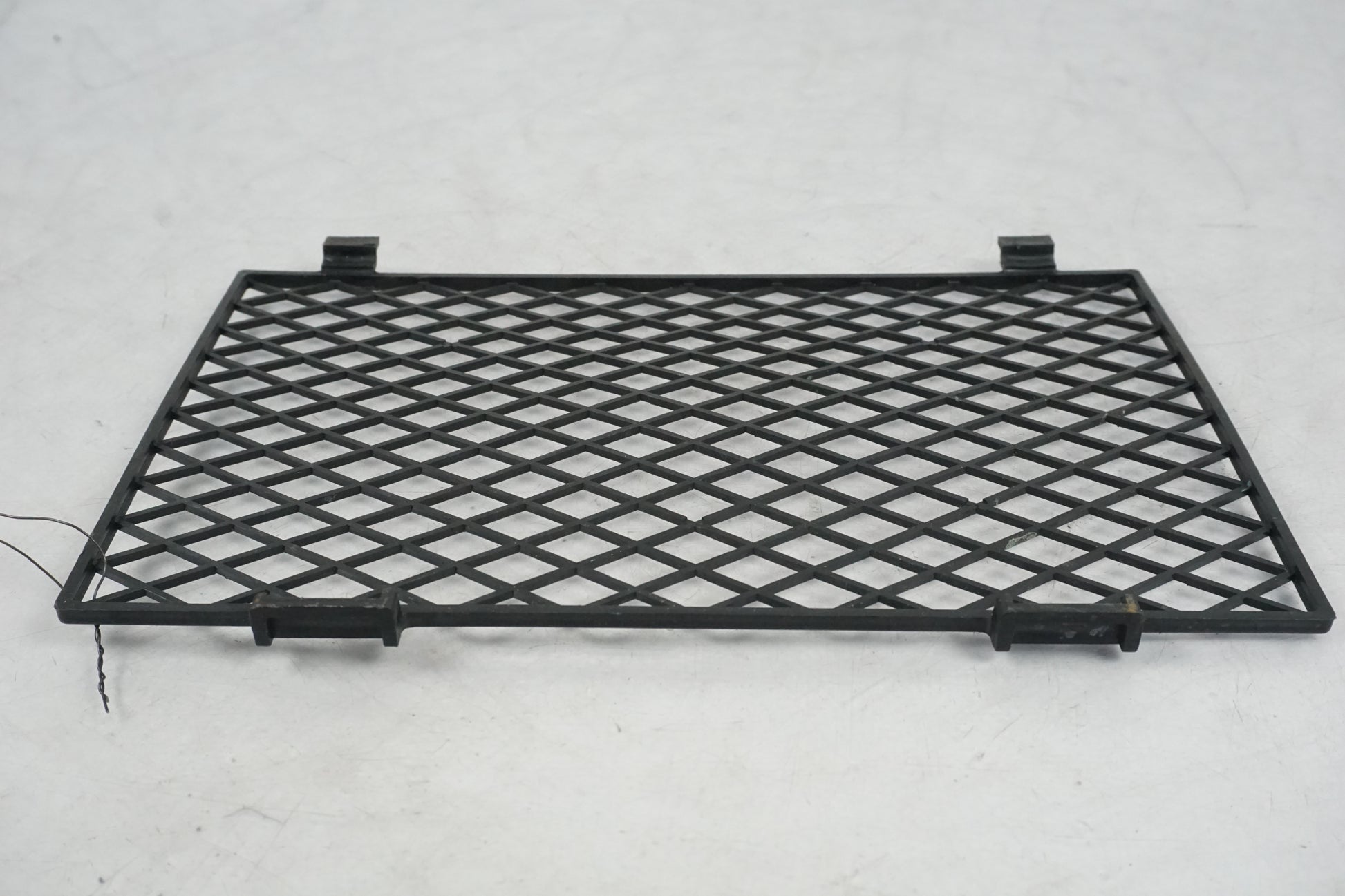 Baksidan på Vattenkylgaller från en Honda XL 1000 V -2008 motorcykel.