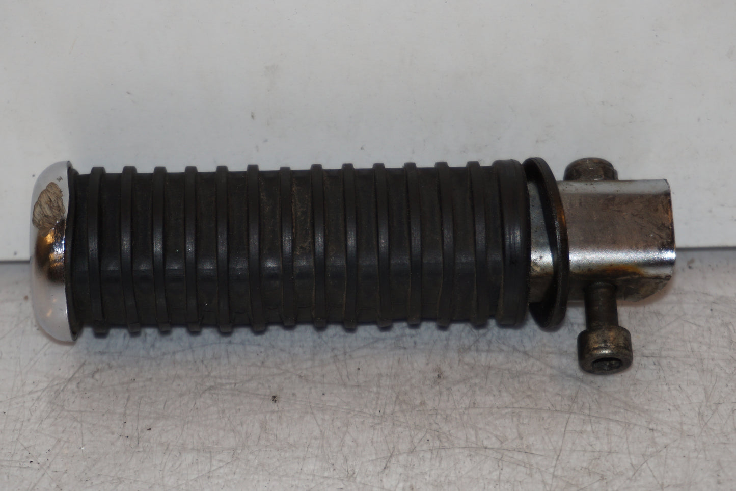 Framsidan på Fotpinne från en Honda VT 600 C -1994 motorcykel.