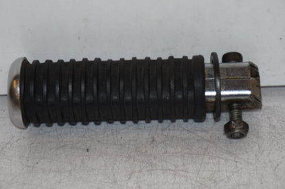 Baksidan på Fotpinne från en Honda VT 600 C -1994 motorcykel.