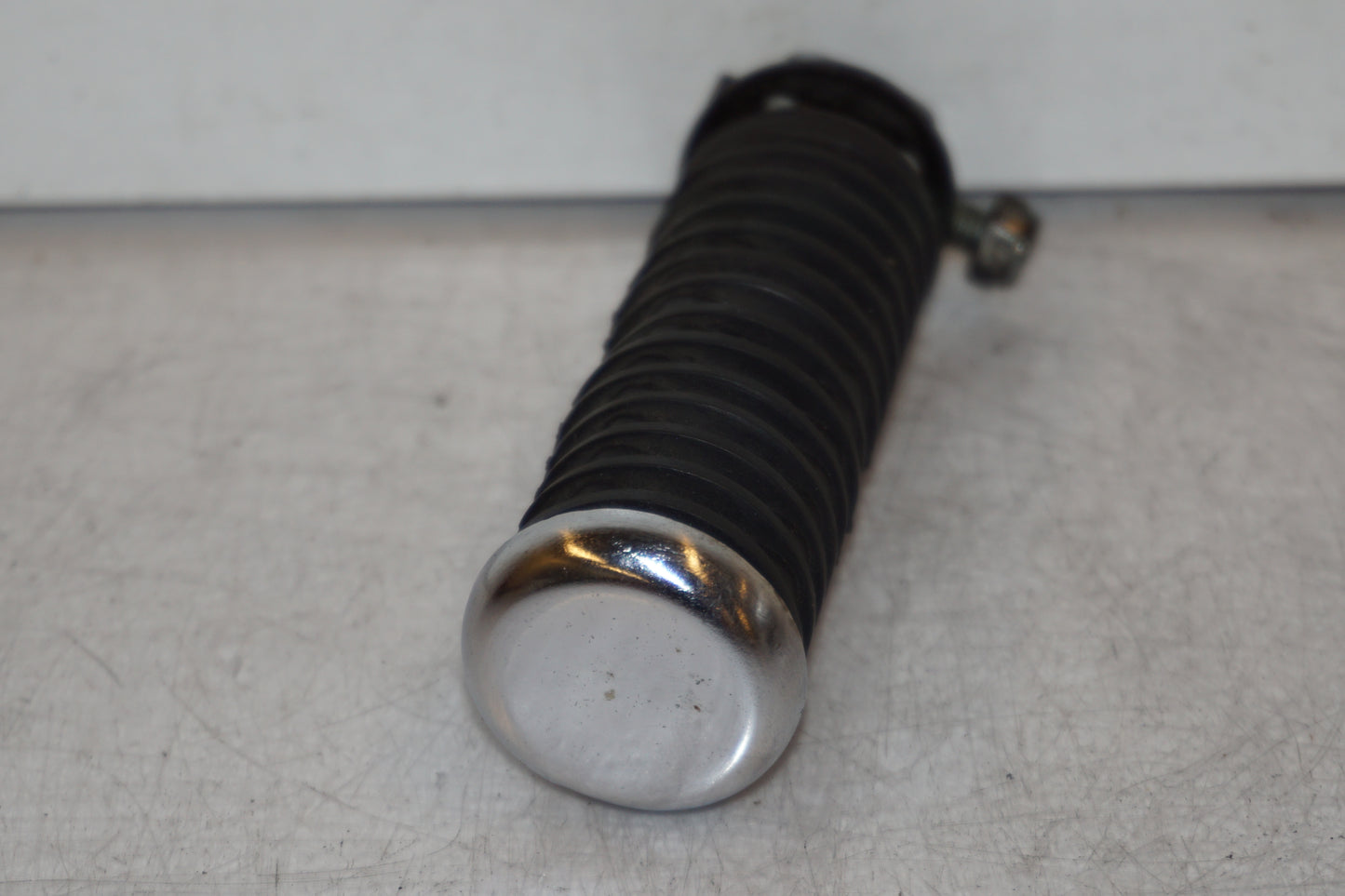 Höger sida på Fotpinne från en Honda VT 600 C -1994 motorcykel.