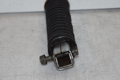 Vänster sida på Fotpinne från en Honda VT 600 C -1994 motorcykel.