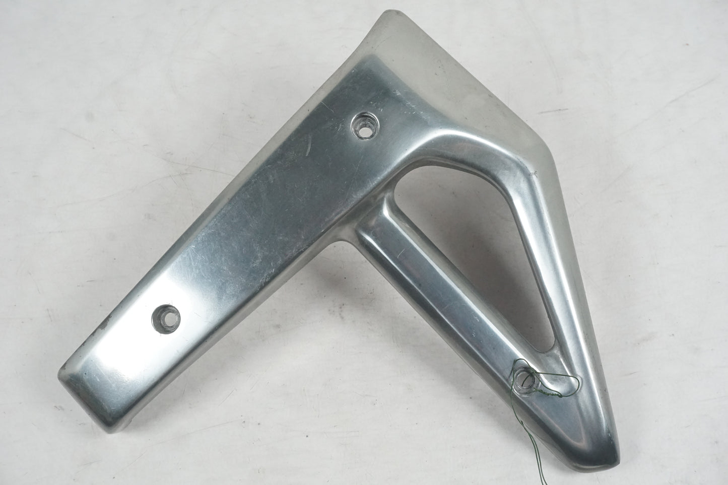 Framsidan på Kylarvinge från en Kawasaki ER 5 -1998 motorcykel.