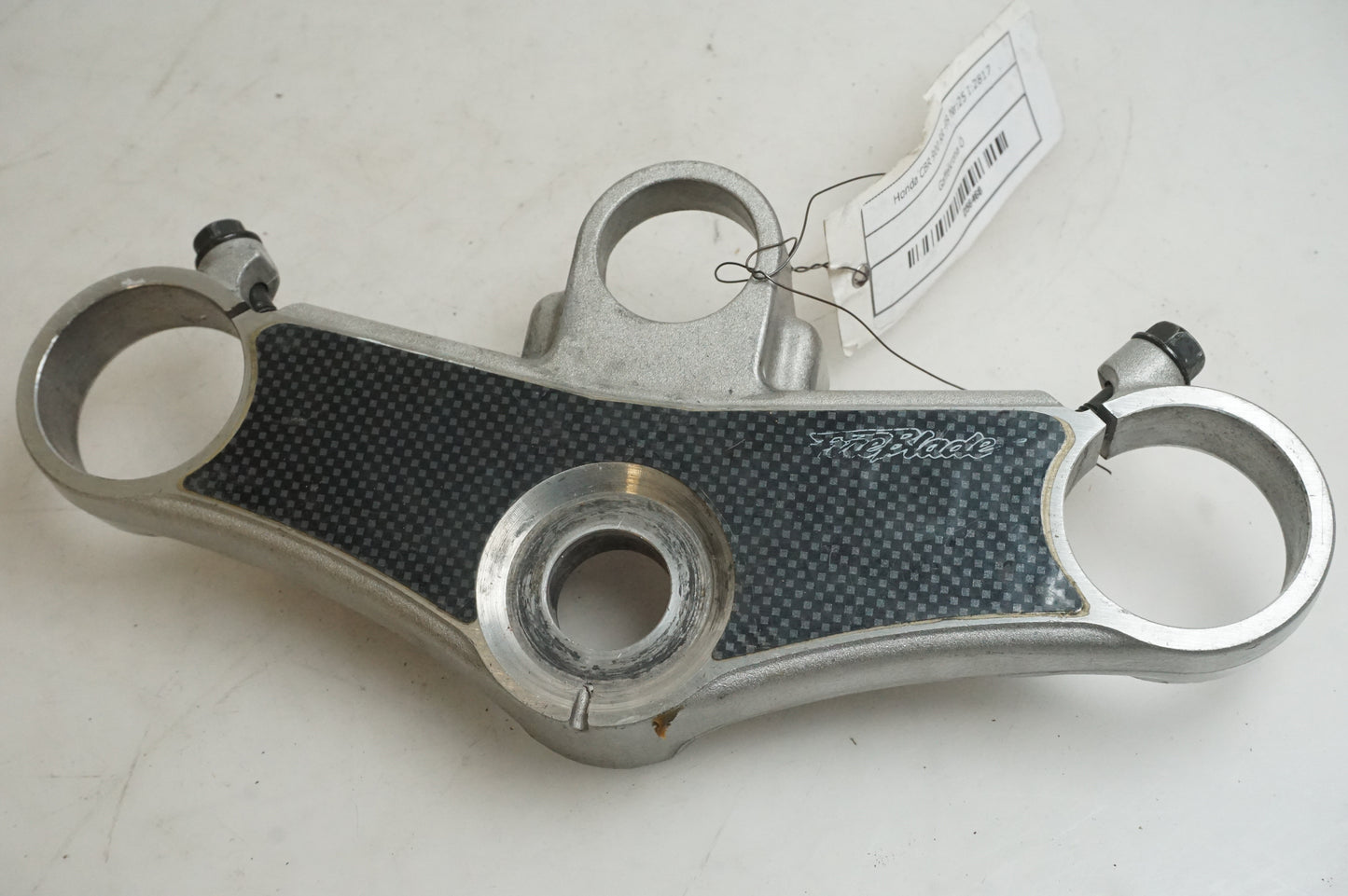 Framsidan på Gaffelkrona från en Honda CBR 900 RR -1999 motorcykel.