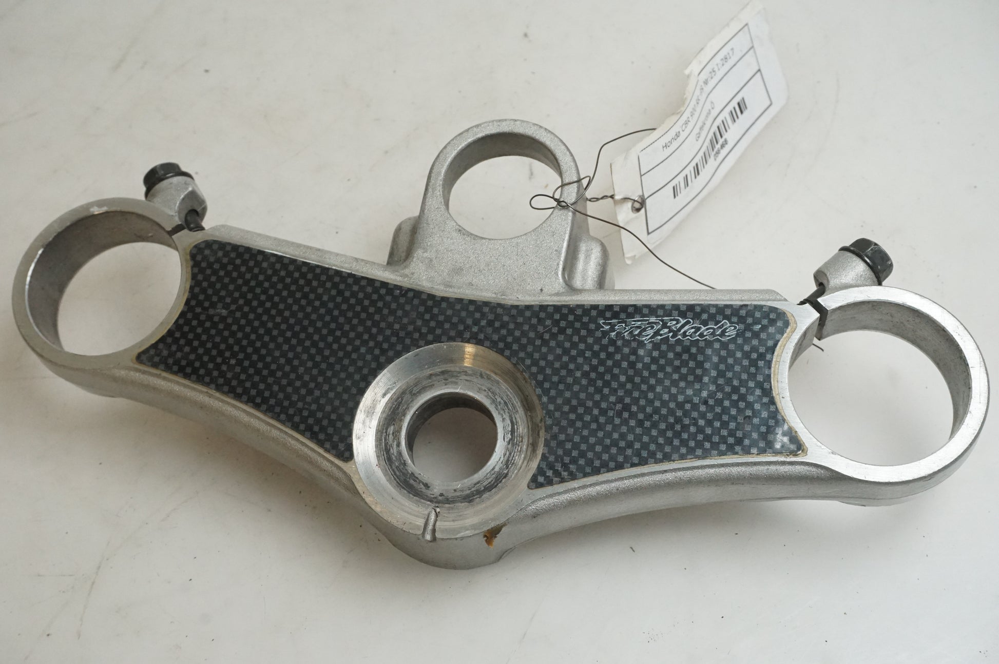 Framsidan på Gaffelkrona från en Honda CBR 900 RR -1999 motorcykel.