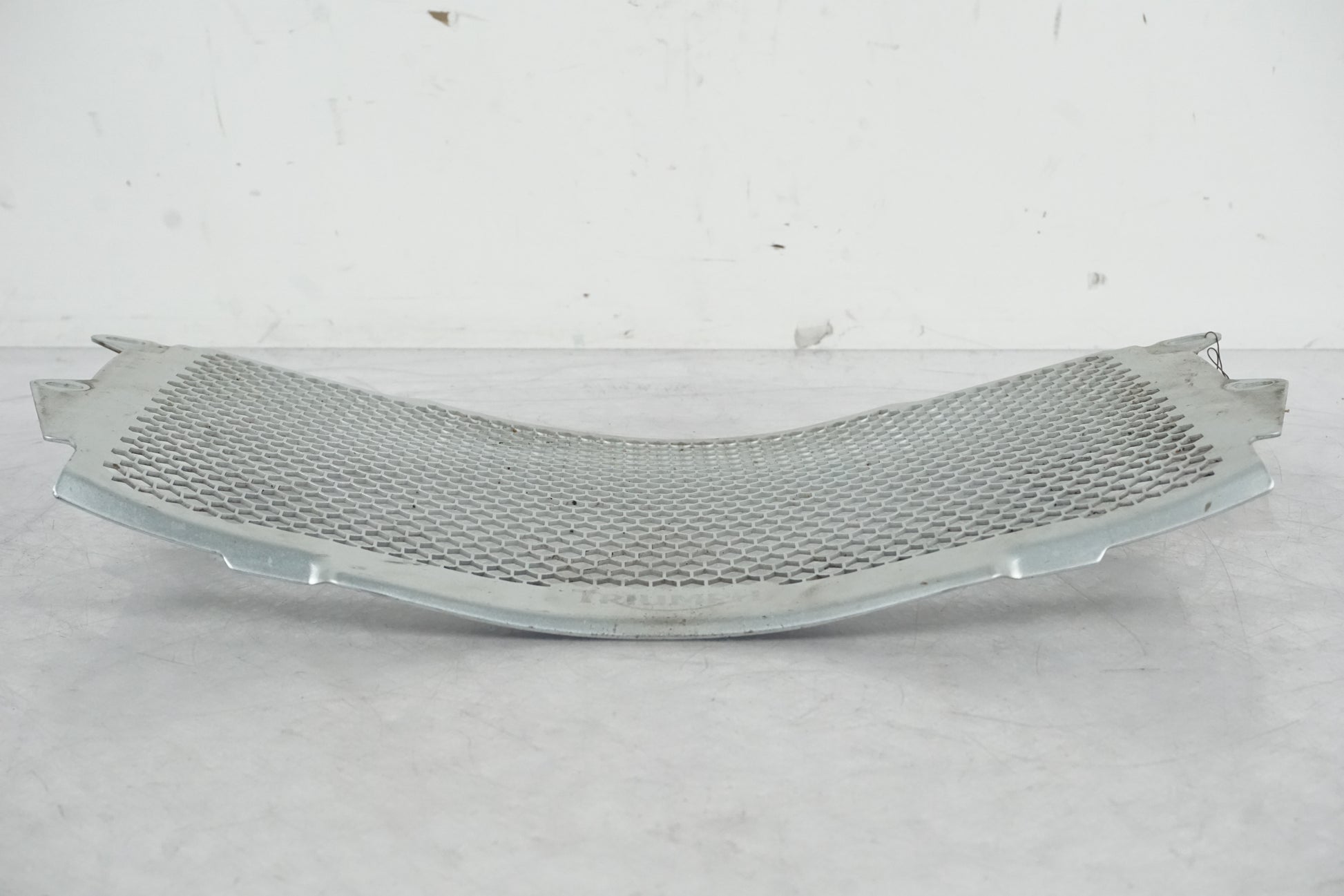 Baksidan på Vattenkylgaller från en Triumph Tiger -2012 motorcykel.