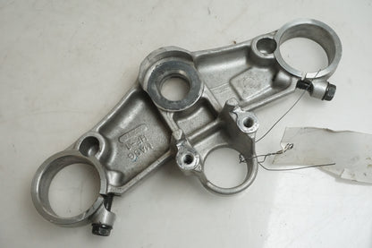 Vänster sida på Gaffelkrona från en Honda CBR 900 RR -1999 motorcykel.