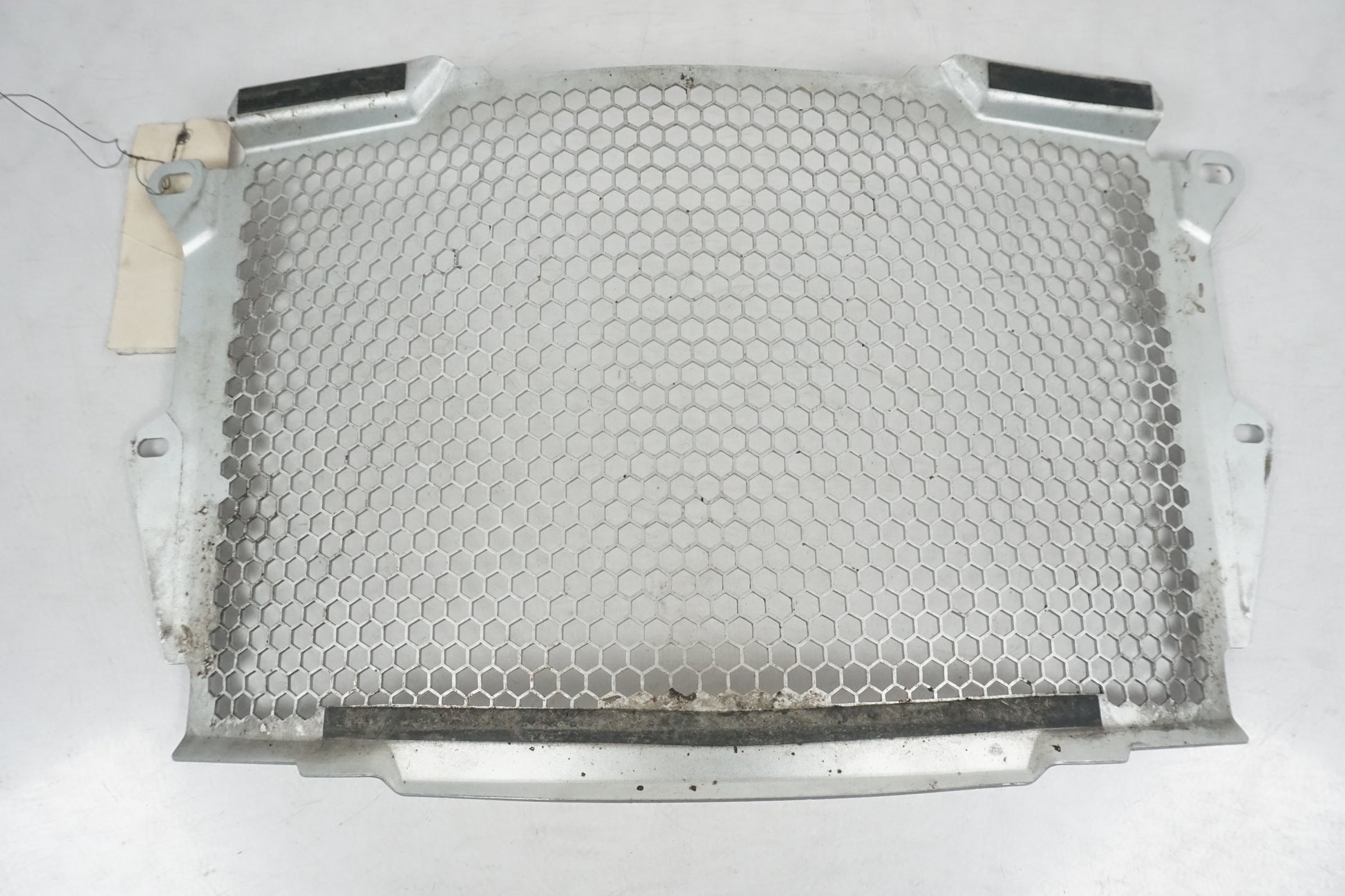 Höger sida på Vattenkylgaller från en Triumph Tiger -2012 motorcykel.