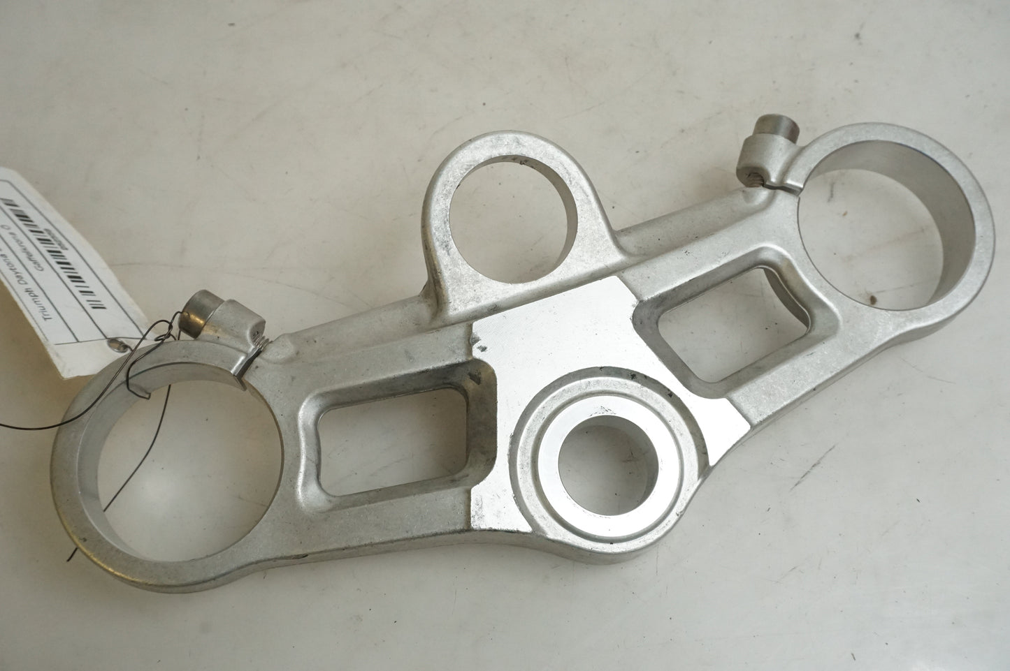 Framsidan på Gaffelkrona från en Triumph Daytona 675 -2007 motorcykel.