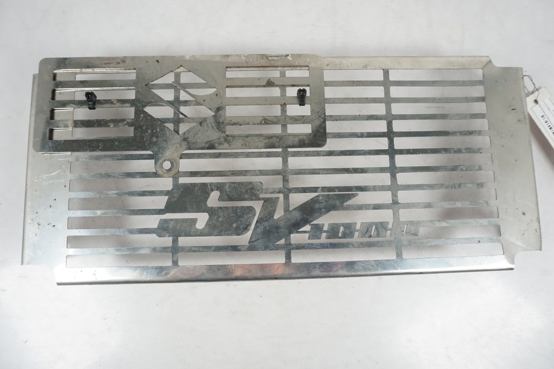 Framsidan på Vattenkylgaller från en Suzuki SV 1000 -2005 motorcykel.