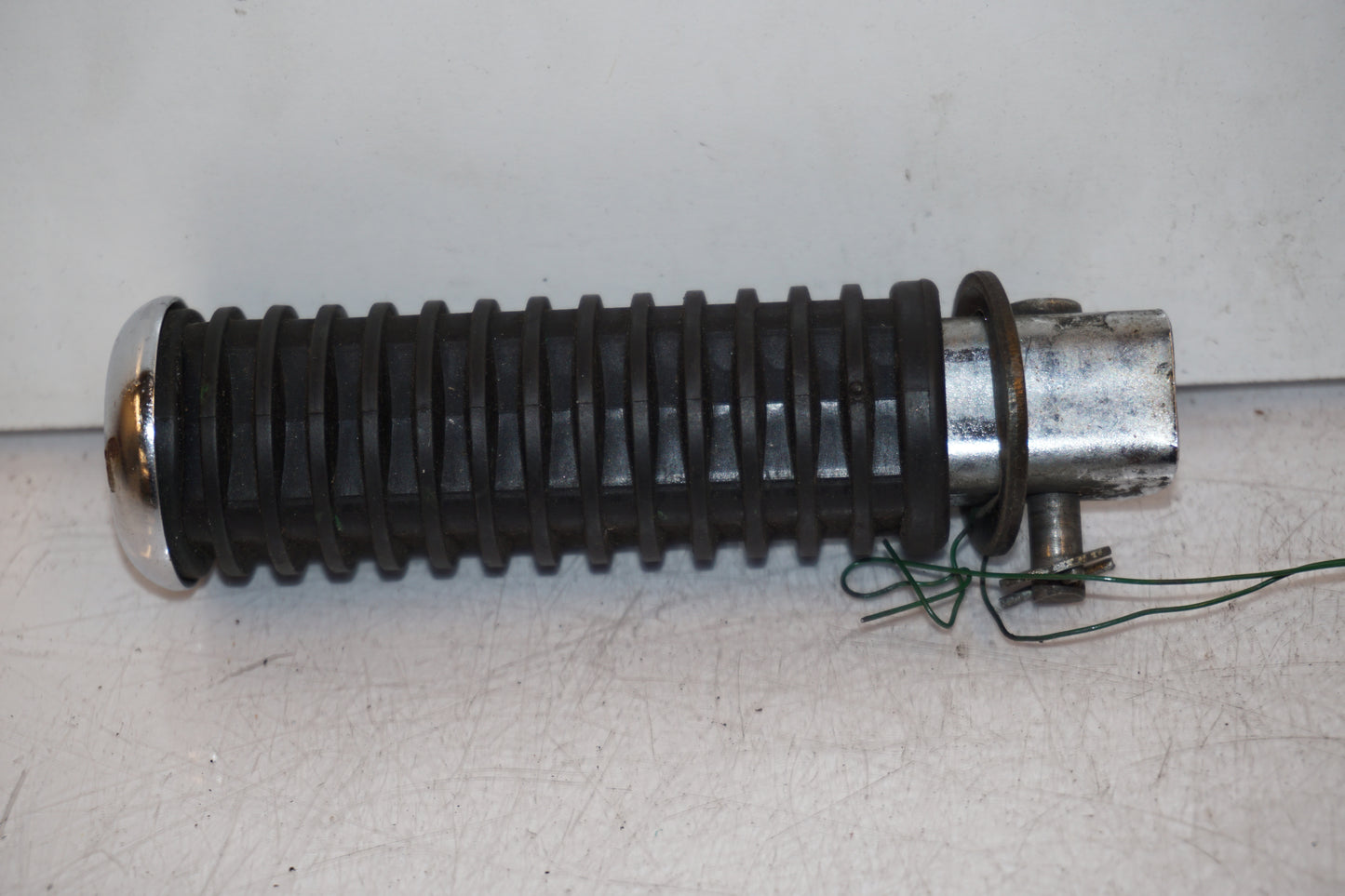 Baksidan på Fotpinne från en Honda VT 600 C -1996 motorcykel.