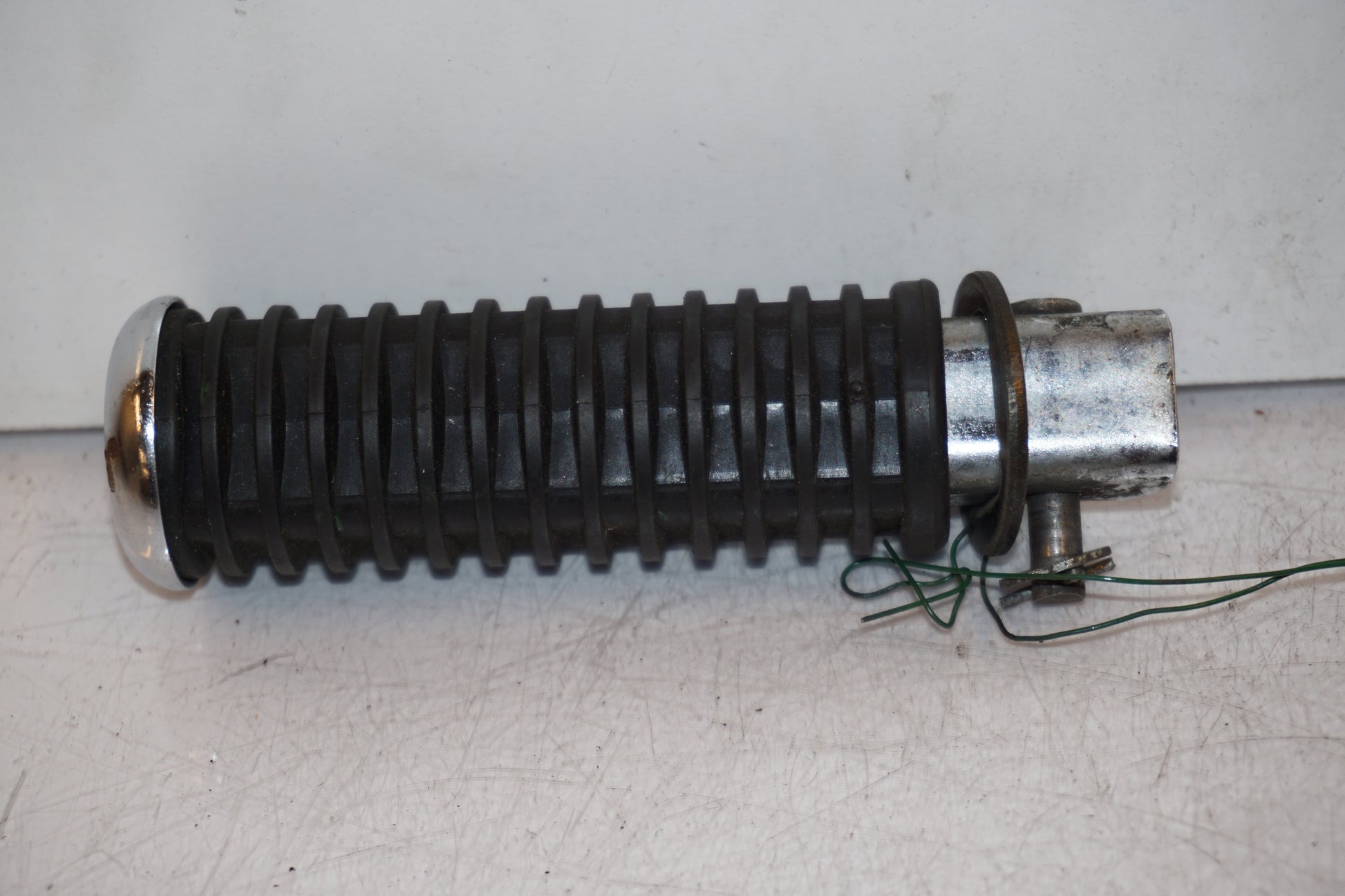 Baksidan på Fotpinne från en Honda VT 600 C -1996 motorcykel.