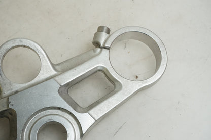 Höger sida på Gaffelkrona från en Triumph Daytona 675 -2007 motorcykel.