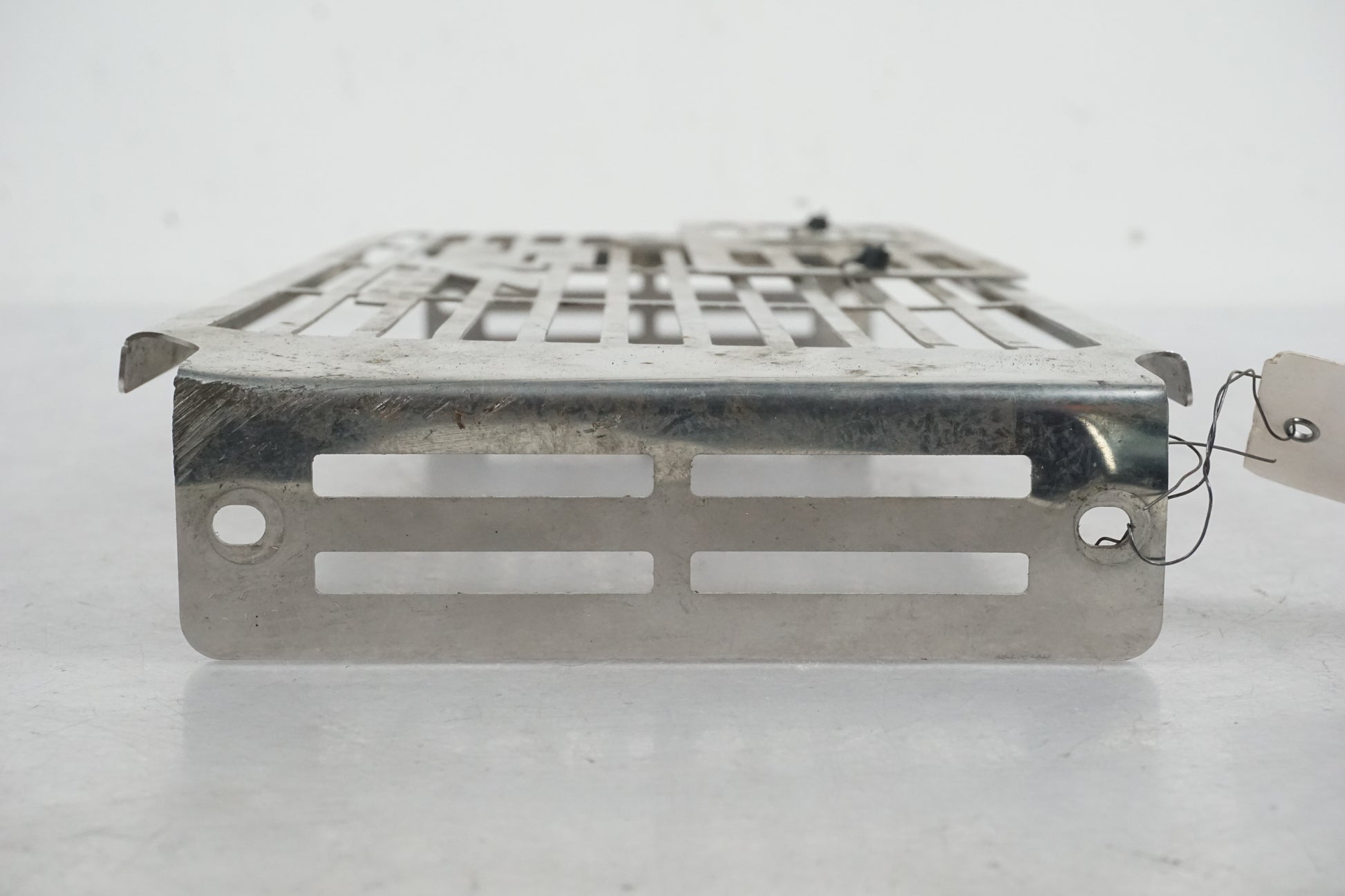 Höger sida på Vattenkylgaller från en Suzuki SV 1000 -2005 motorcykel.