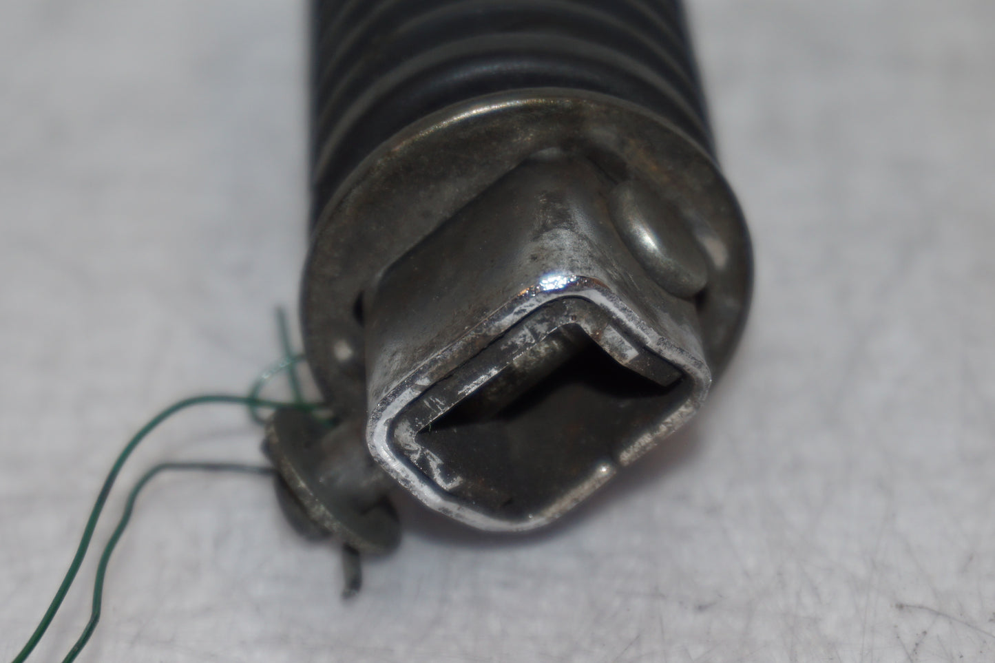 Vänster sida på Fotpinne från en Honda VT 600 C -1996 motorcykel.