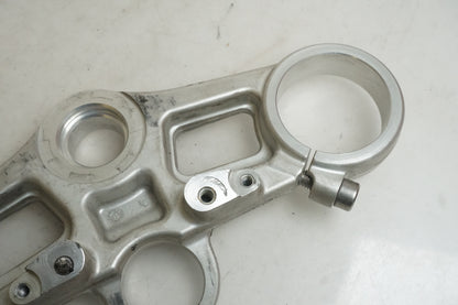 Snett uppifrån på Gaffelkrona från en Triumph Daytona 675 -2007 motorcykel.