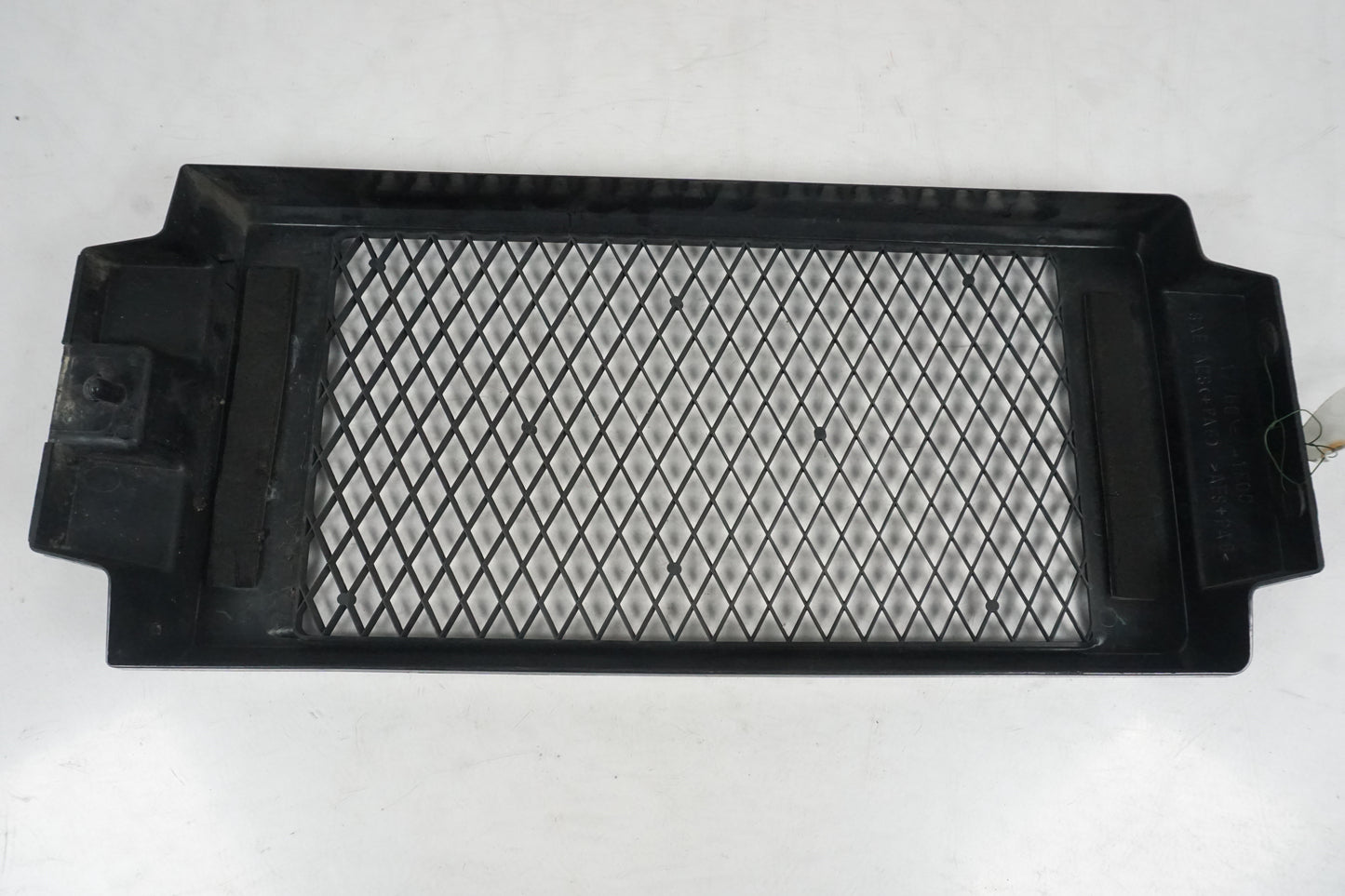 Baksidan på Vattenkylgaller från en Suzuki VL 800 -2001 motorcykel.