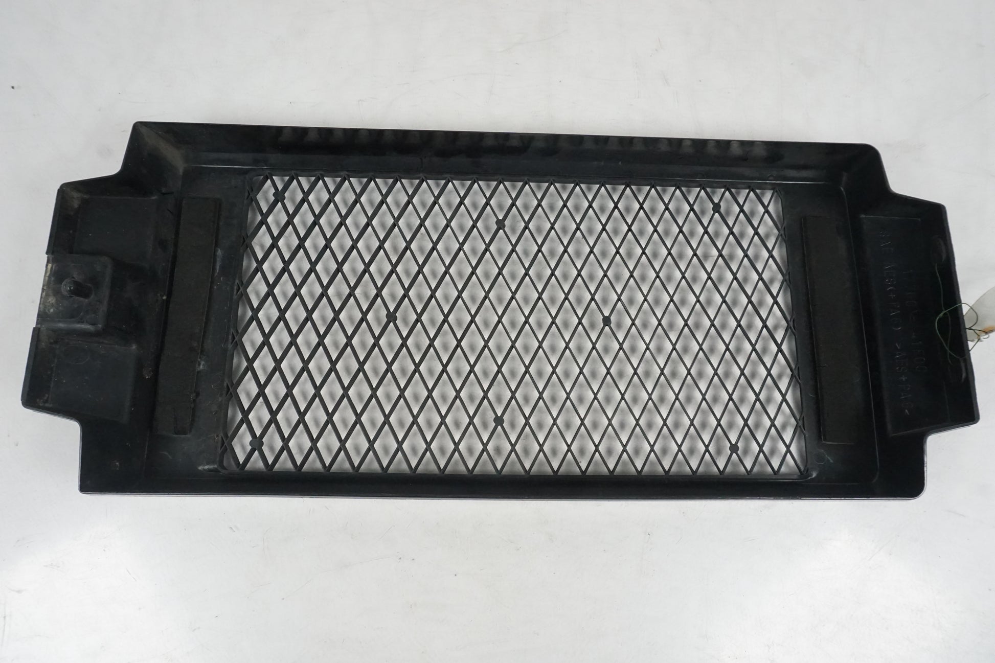 Baksidan på Vattenkylgaller från en Suzuki VL 800 -2001 motorcykel.