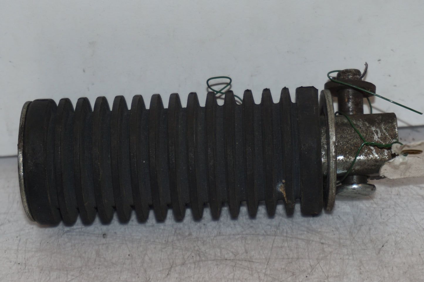 Baksidan på Fotpinne från en Honda XL 600 V -1995 motorcykel.