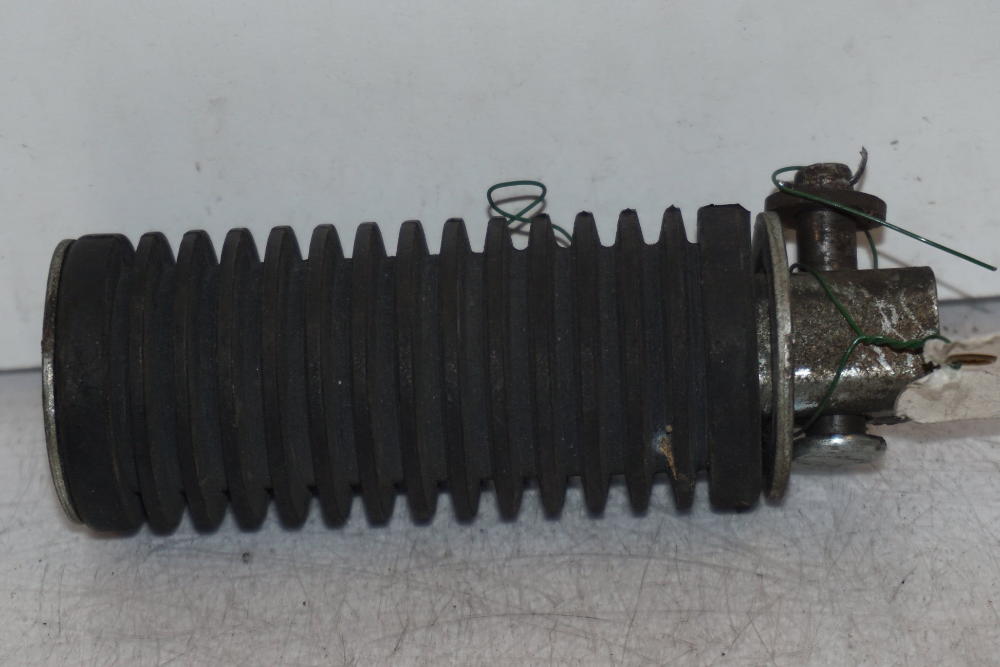 Baksidan på Fotpinne från en Honda XL 600 V -1995 motorcykel.