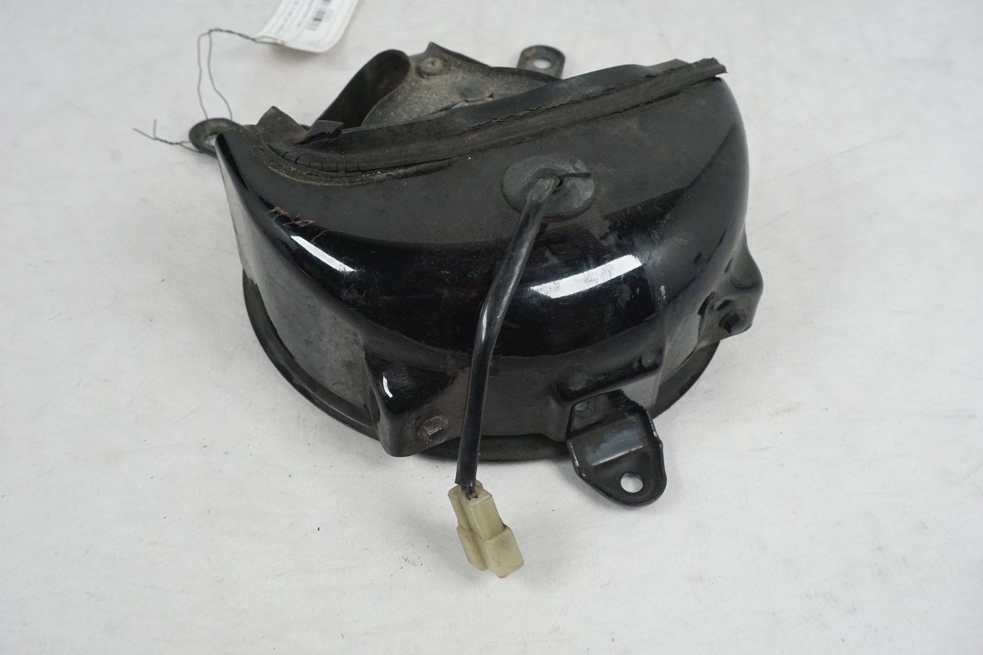 Baksidan på Vattenkylfläkt från en Kawasaki GPZ 900 -1988 motorcykel.