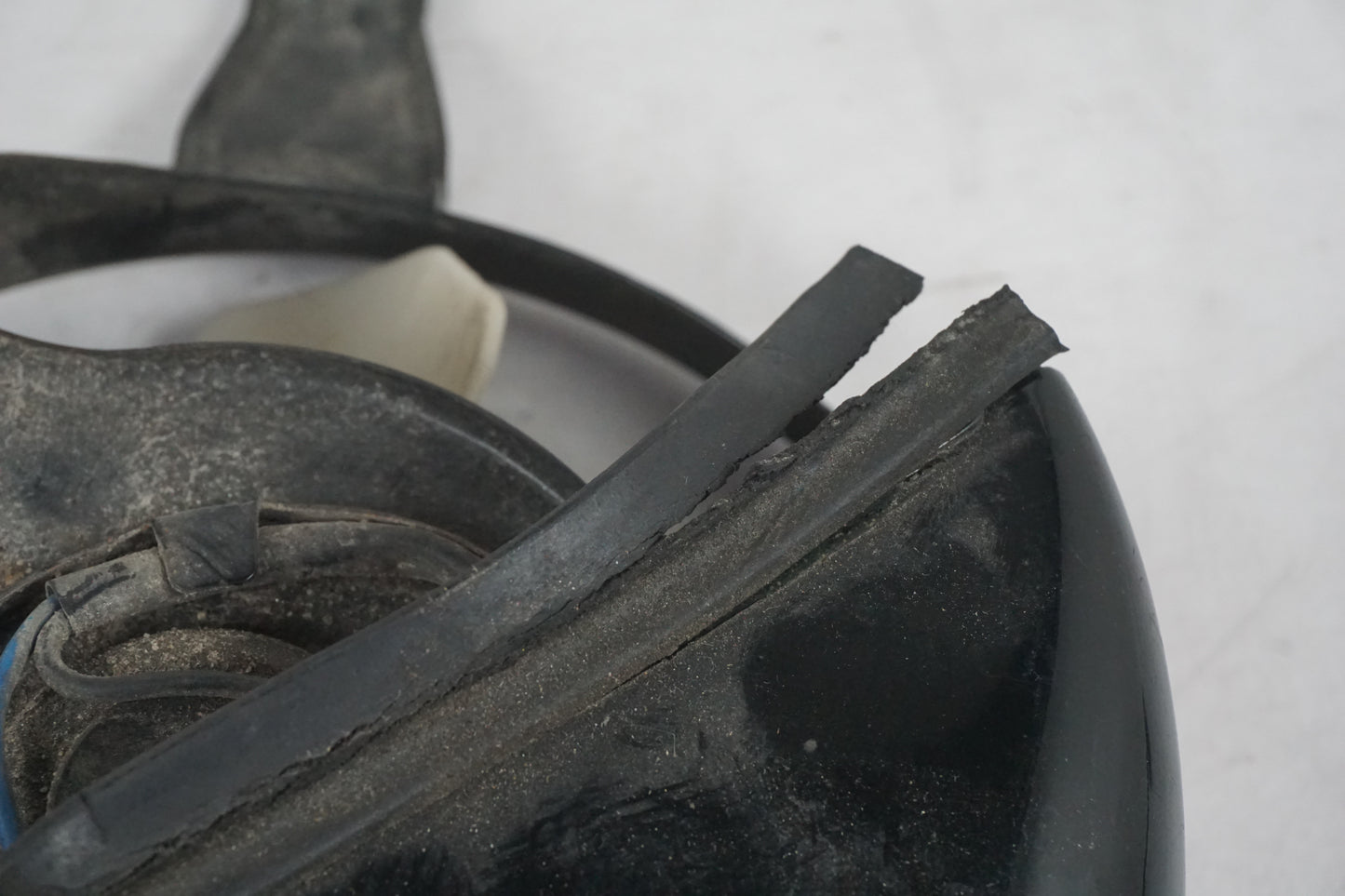 Höger sida på Vattenkylfläkt från en Kawasaki GPZ 900 -1988 motorcykel.