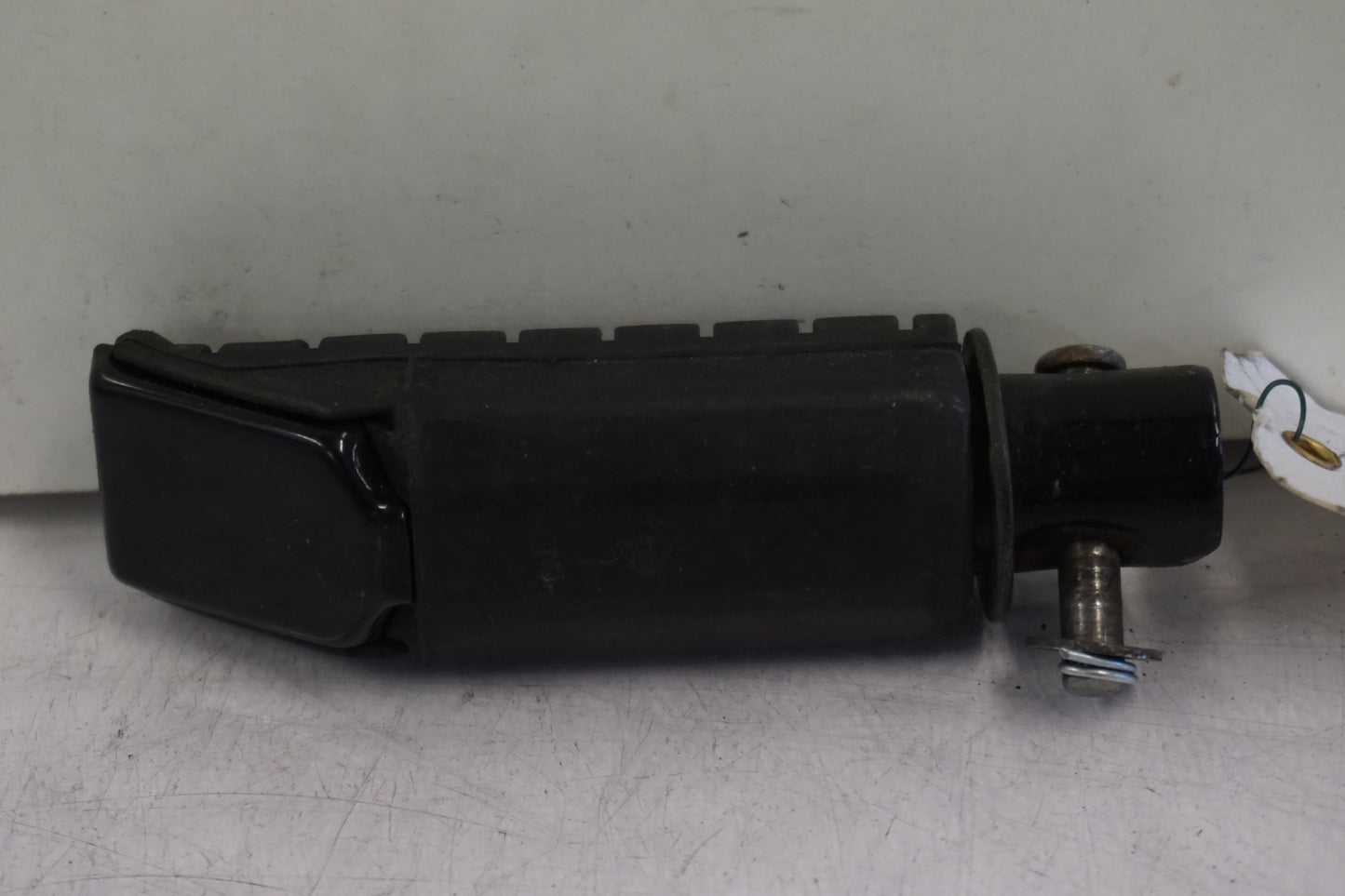 Baksidan på Fotpinne från en Honda CB 750 SF -1999 motorcykel.