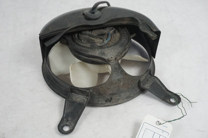 Snett uppifrån på Vattenkylfläkt från en Kawasaki GPZ 900 -1988 motorcykel.