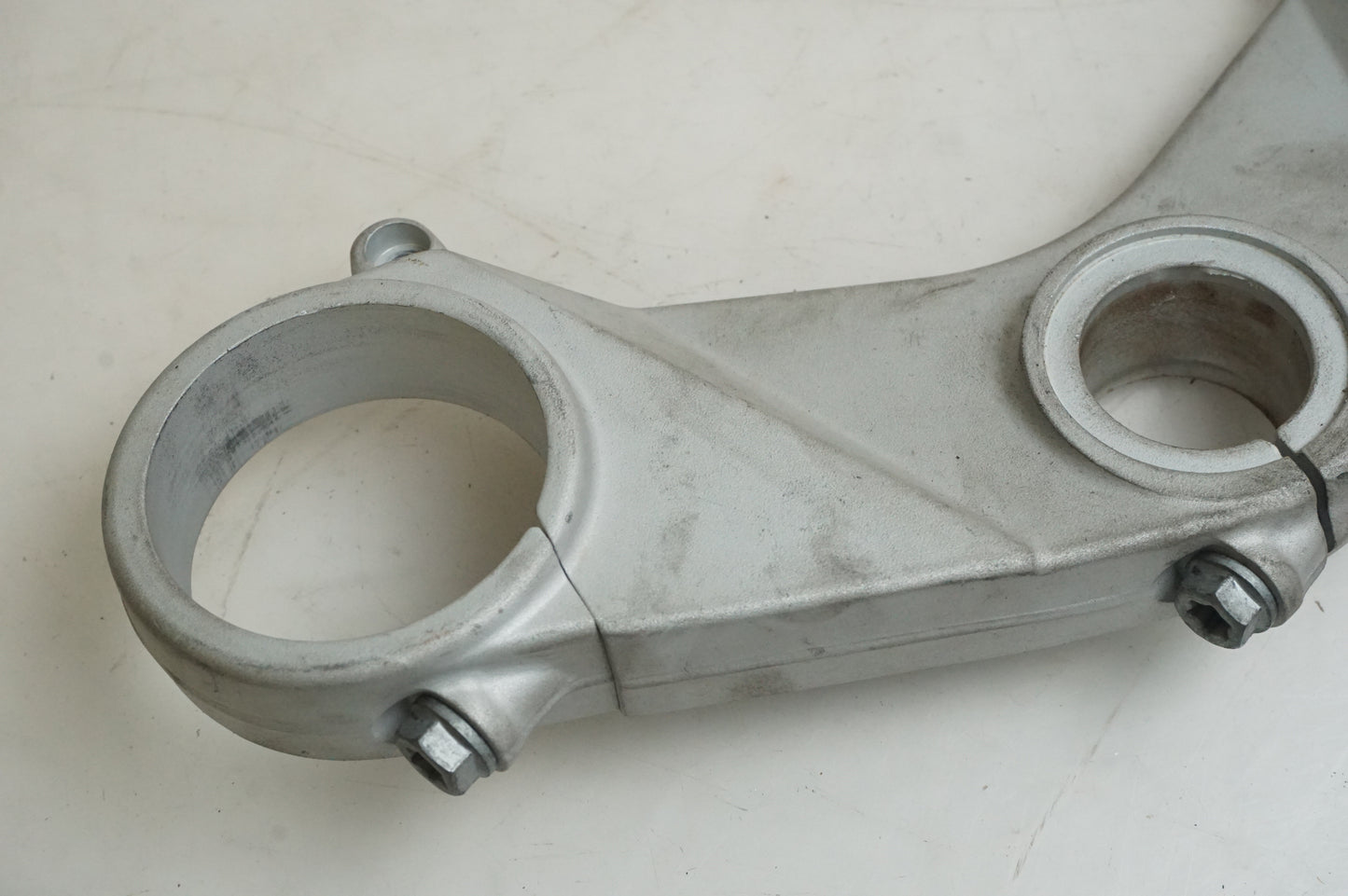 Baksidan på Gaffelkrona från en KTM RC8 -2009 motorcykel.