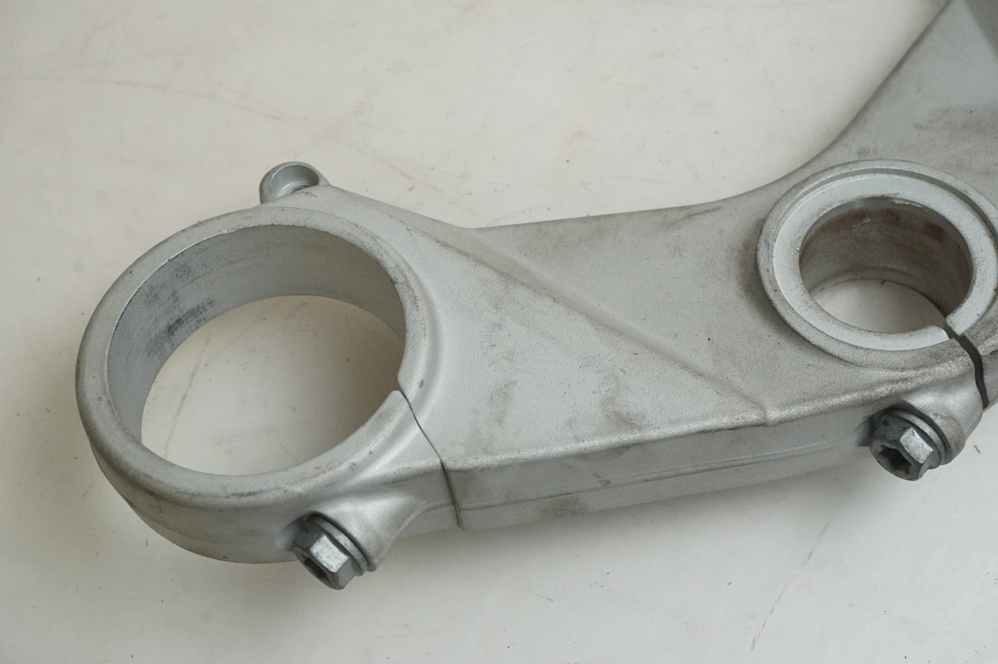 Baksidan på Gaffelkrona från en KTM RC8 -2009 motorcykel.