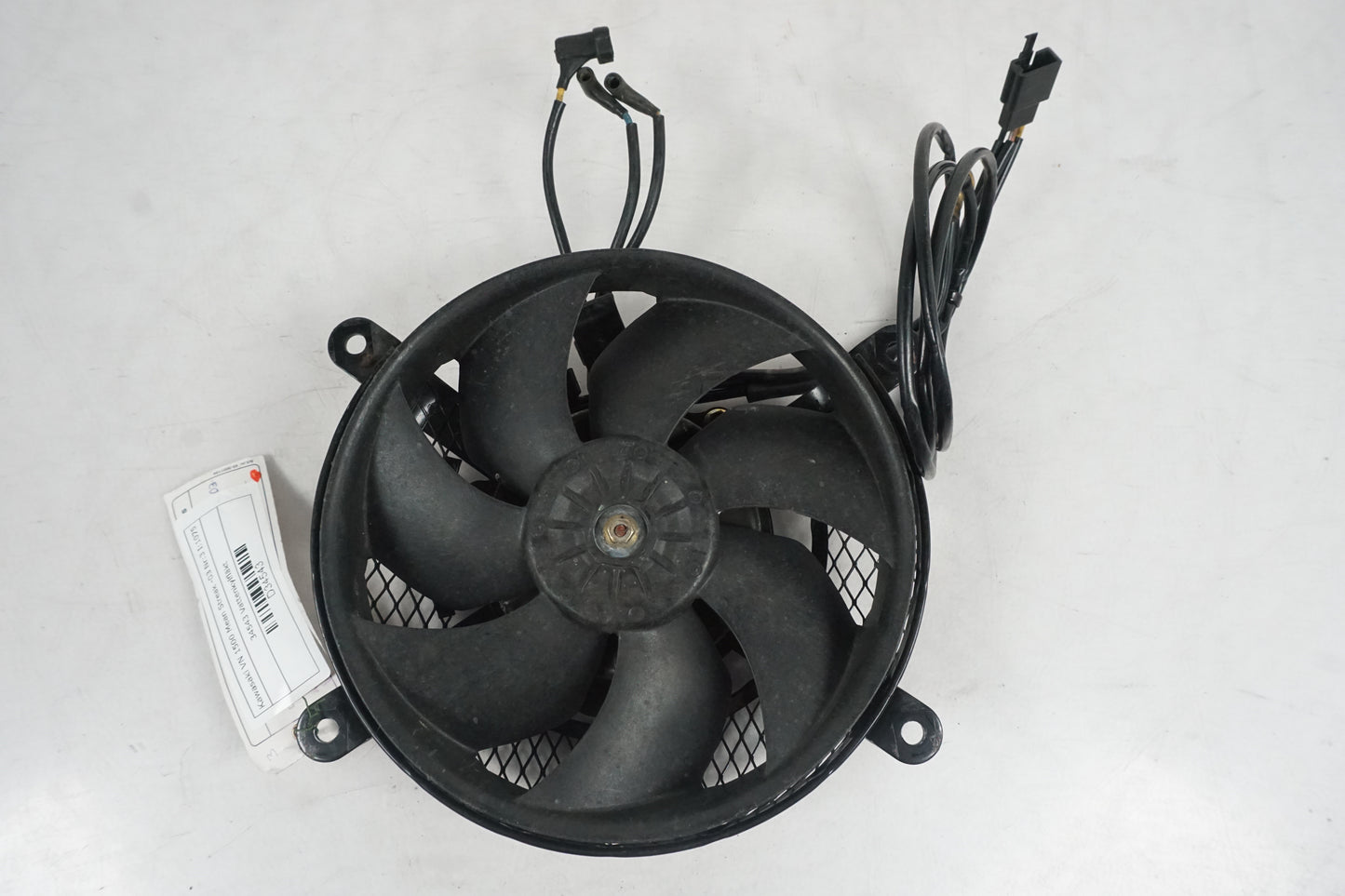 Framsidan på Vattenkylfläkt från en Kawasaki VN 1500 Mean Streak -2003 motorcykel.