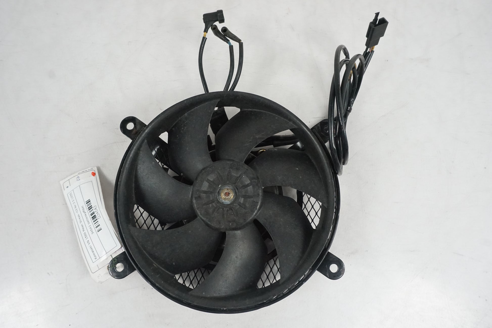 Framsidan på Vattenkylfläkt från en Kawasaki VN 1500 Mean Streak -2003 motorcykel.