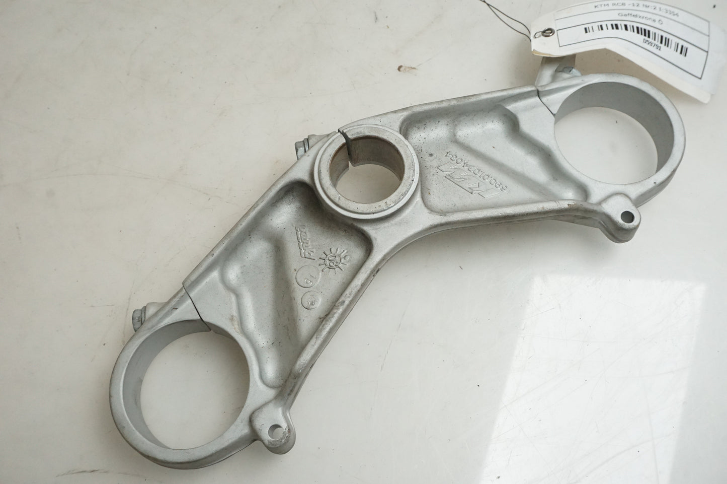 Vänster sida på Gaffelkrona från en KTM RC8 -2009 motorcykel.