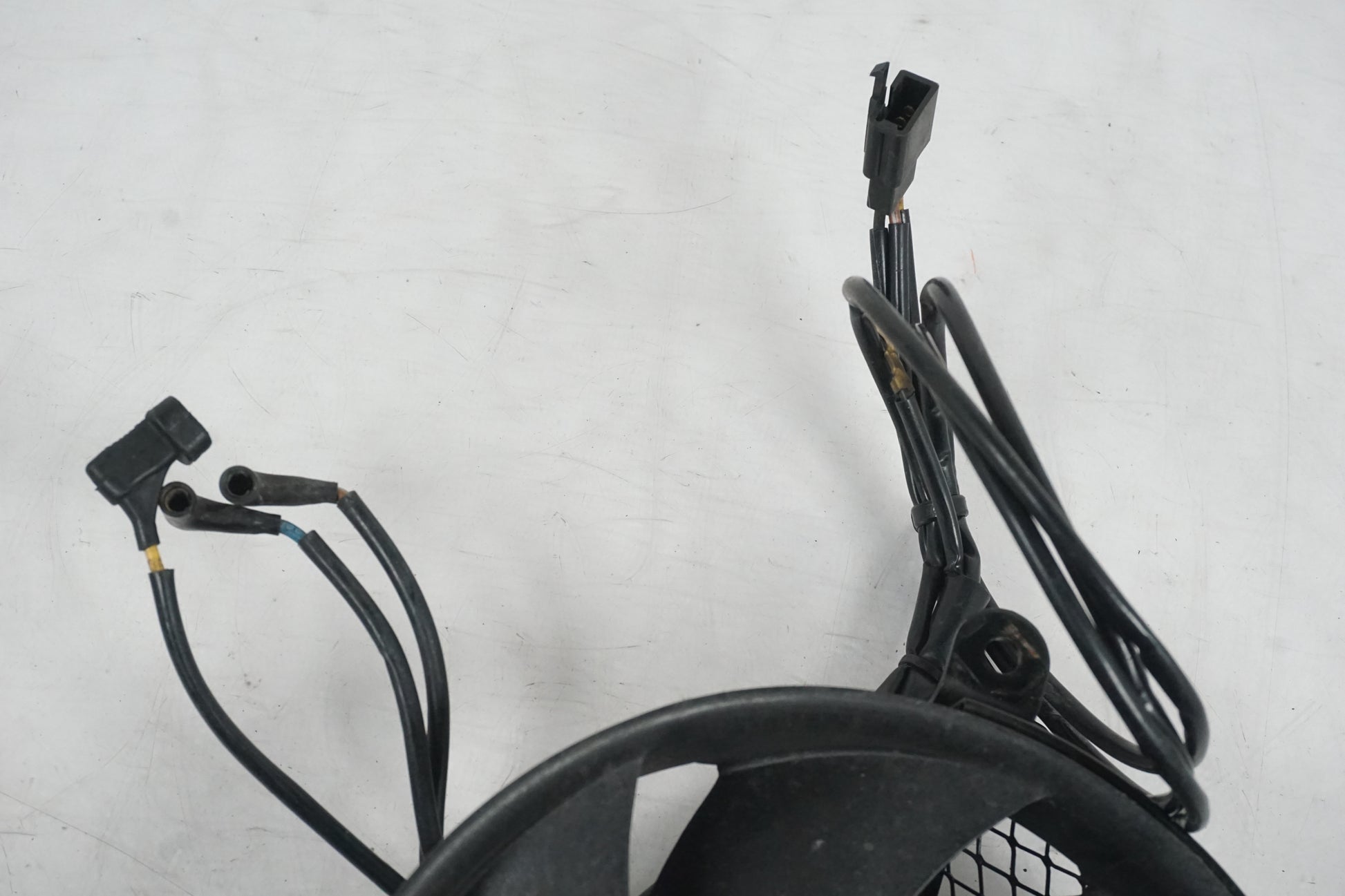 Baksidan på Vattenkylfläkt från en Kawasaki VN 1500 Mean Streak -2003 motorcykel.