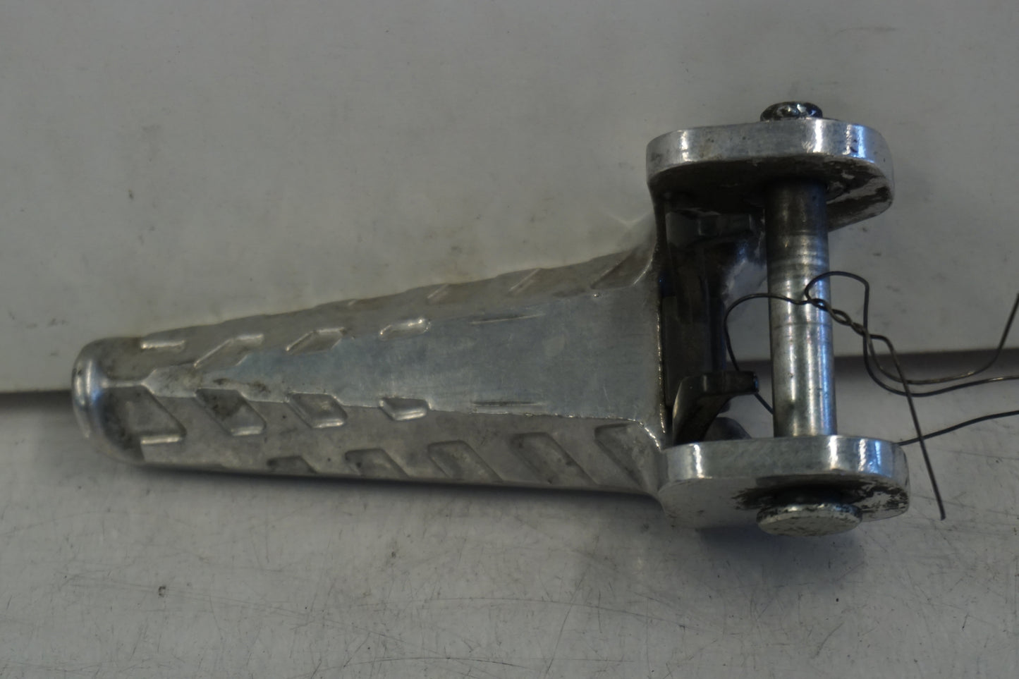 Framsidan på Fotpinne från en Honda CRF 250 -2013 motorcykel.