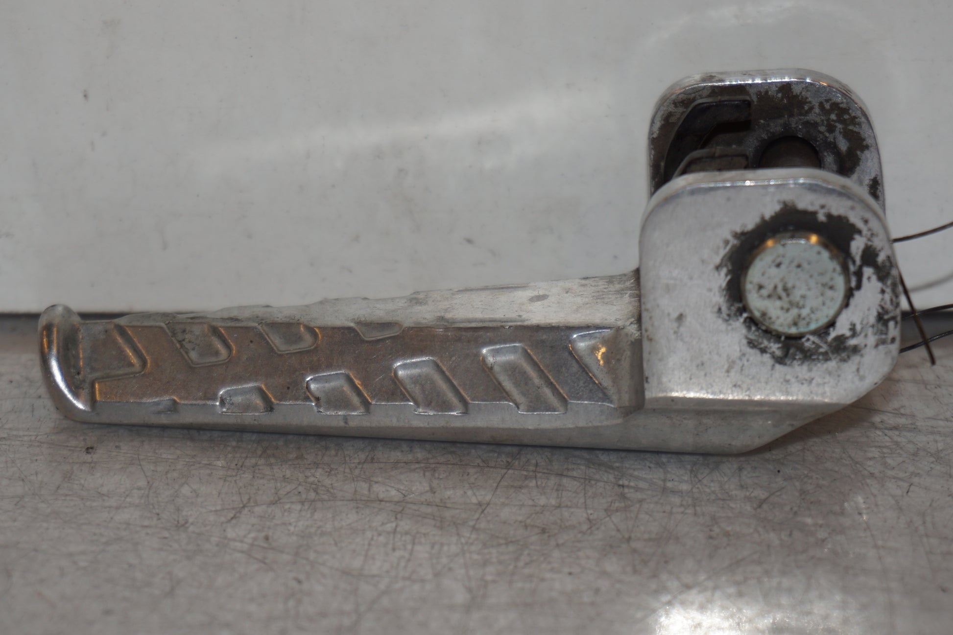 Baksidan på Fotpinne från en Honda CRF 250 -2013 motorcykel.