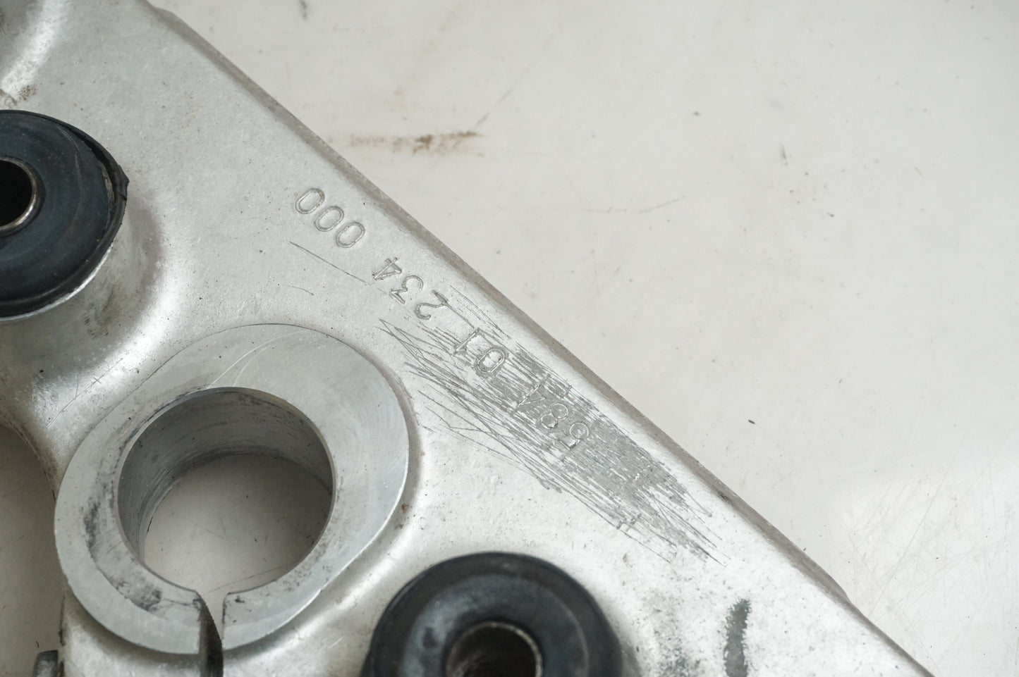 Höger sida på Gaffelkrona från en KTM 625 SMC -2005 motorcykel.