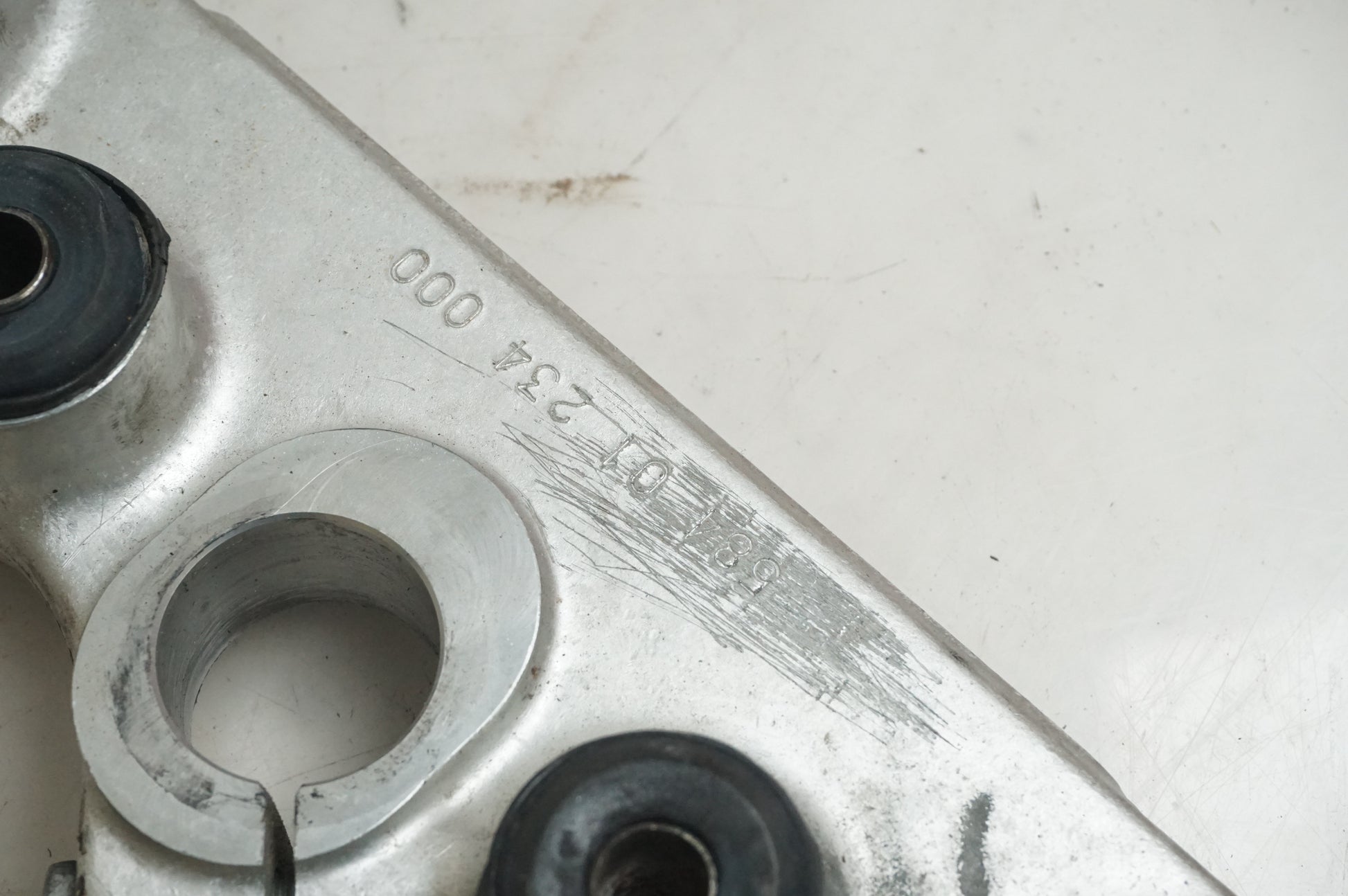 Höger sida på Gaffelkrona från en KTM 625 SMC -2005 motorcykel.