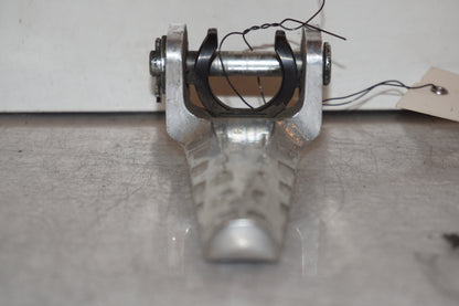 Höger sida på Fotpinne från en Honda CRF 250 -2013 motorcykel.