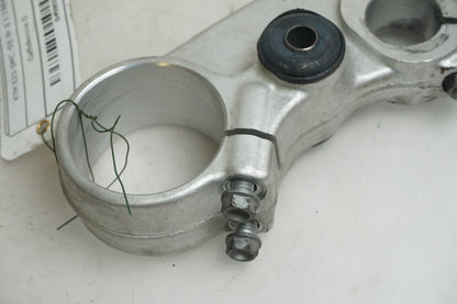 Vänster sida på Gaffelkrona från en KTM 625 SMC -2005 motorcykel.