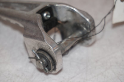 Snett nerifrån på Fotpinne från en Honda CRF 250 -2013 motorcykel.