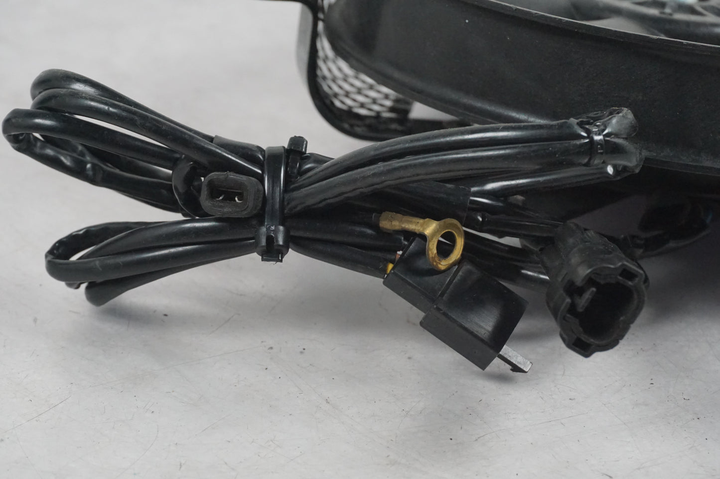 Baksidan på Vattenkylfläkt från en Kawasaki VN 1600 -2006 motorcykel.