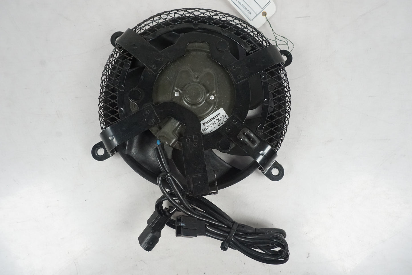 Höger sida på Vattenkylfläkt från en Kawasaki VN 1600 -2006 motorcykel.