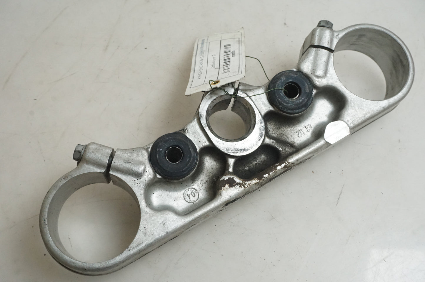 Snett uppifrån på Gaffelkrona från en KTM 625 SMC -2005 motorcykel.